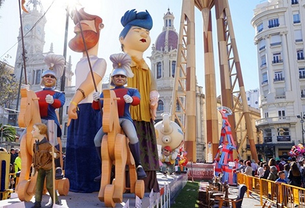 Праздник огня Fallas Психологические путешествия